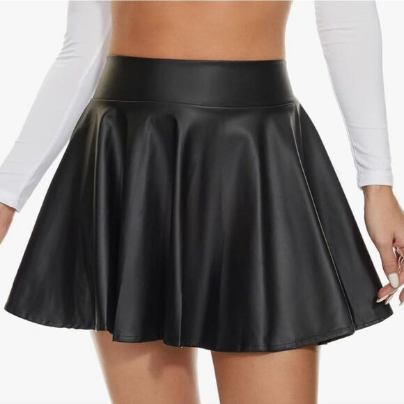 Vintage Dresses & Skirts - 🔹️Black Faux Leather Skater Mini Skirt Medium